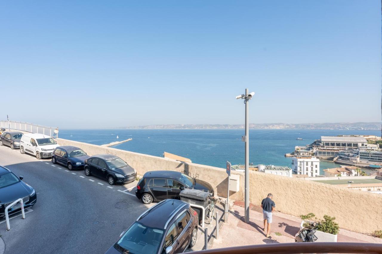 Rocca Bianca - Sur La Roche Face à La Et La Bonne Mère Appartement